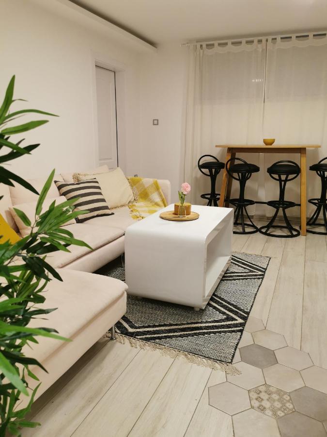 Apartman Tea โนวีซาด ภายนอก รูปภาพ